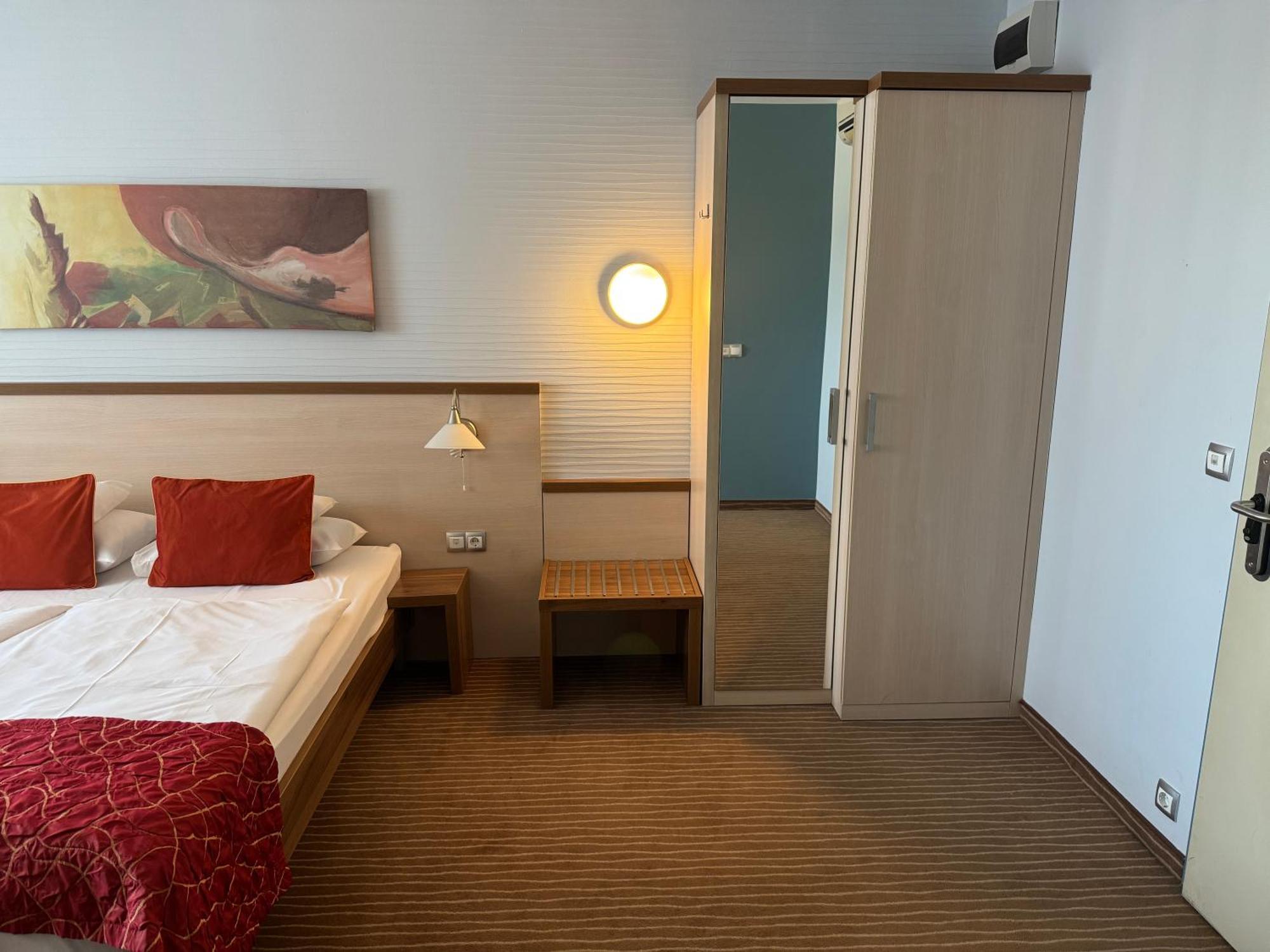 Hotel Famulus Győr Rum bild